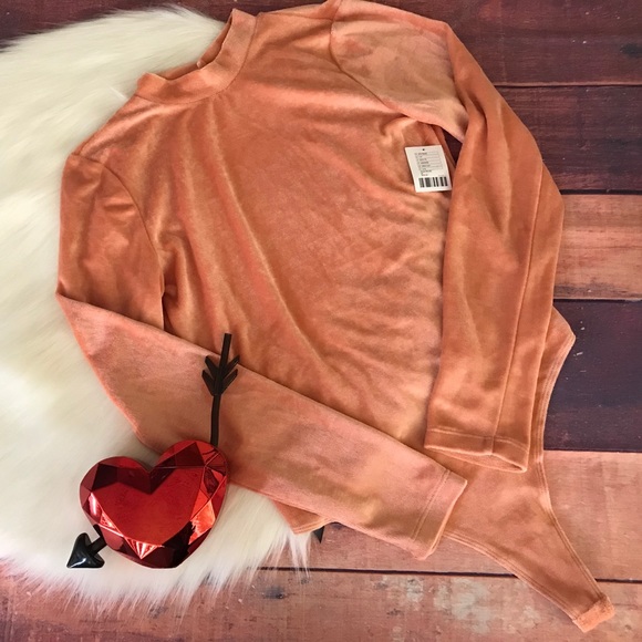 🛍Out from Under Velour Bodysuit Peach Medium - Picture 2 of 7